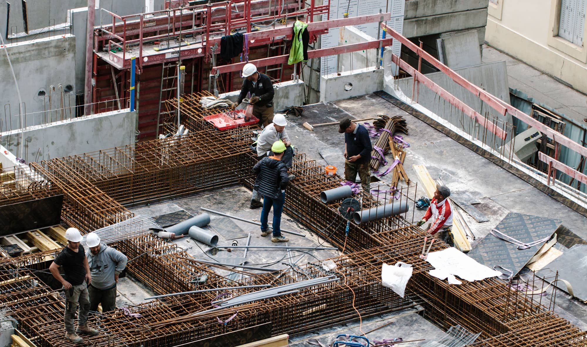 Subcontractor early pay workers on a job site